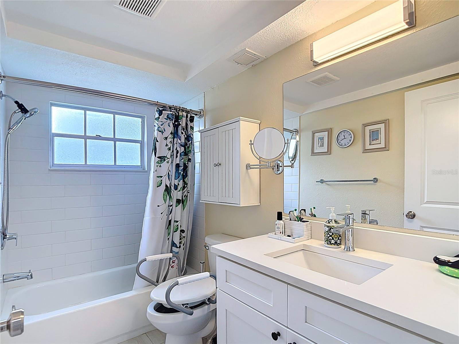 Second bathroom - 12709 CASTLEBERRY CT, HUDSON