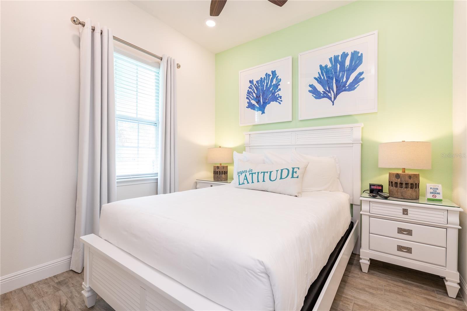 Comfortable bedroom with private feel ideal for vacation rental in Kissimmee near Disney - 8075 KNEE DEEP RD, KISSIMMEE