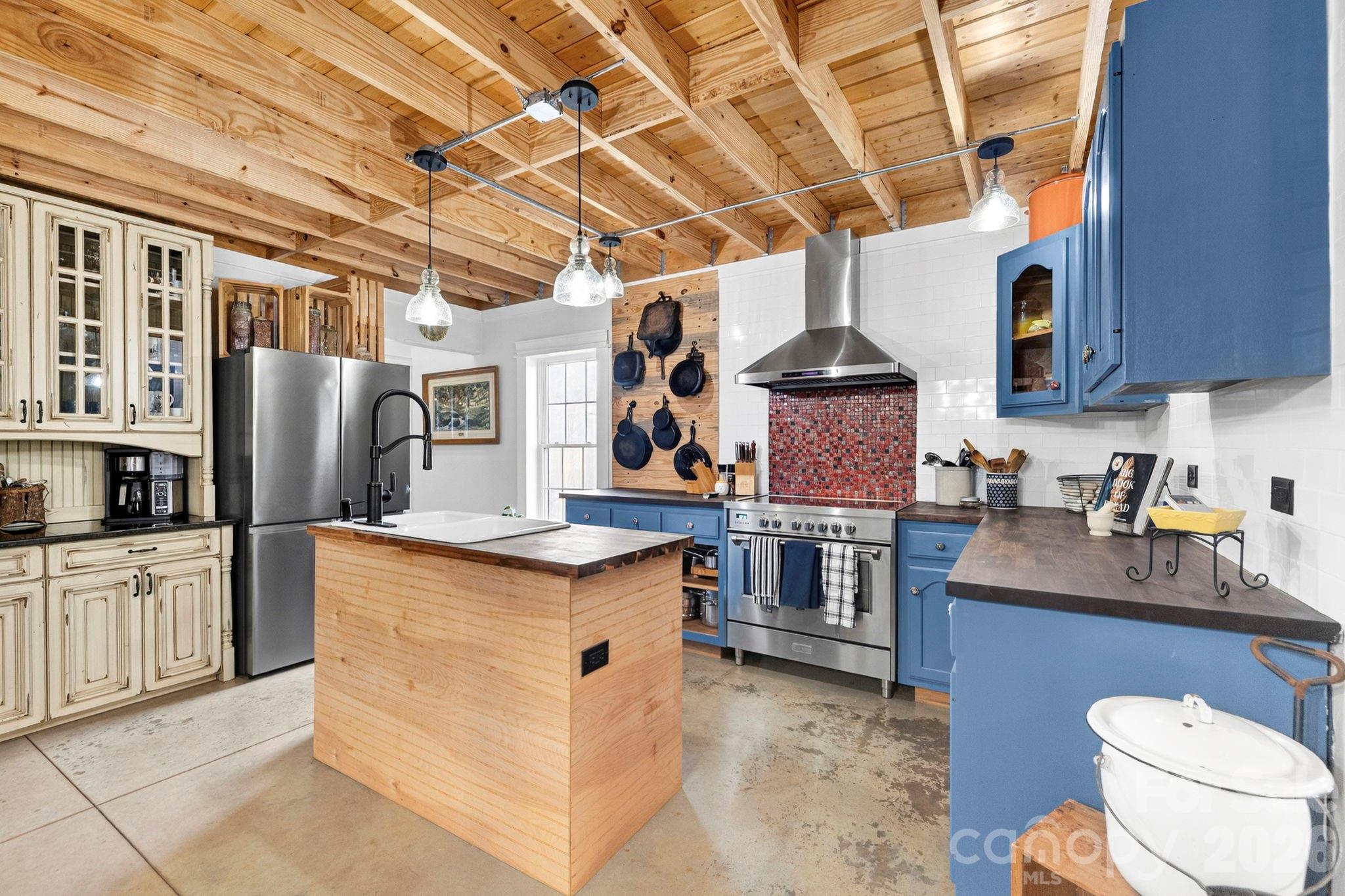 Kitchen - 3326 Crowder Ridge Road, Shelby