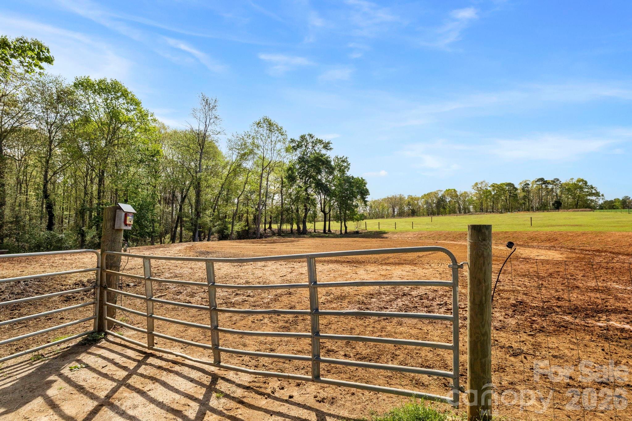 Round arena - 3326 Crowder Ridge Road, Shelby