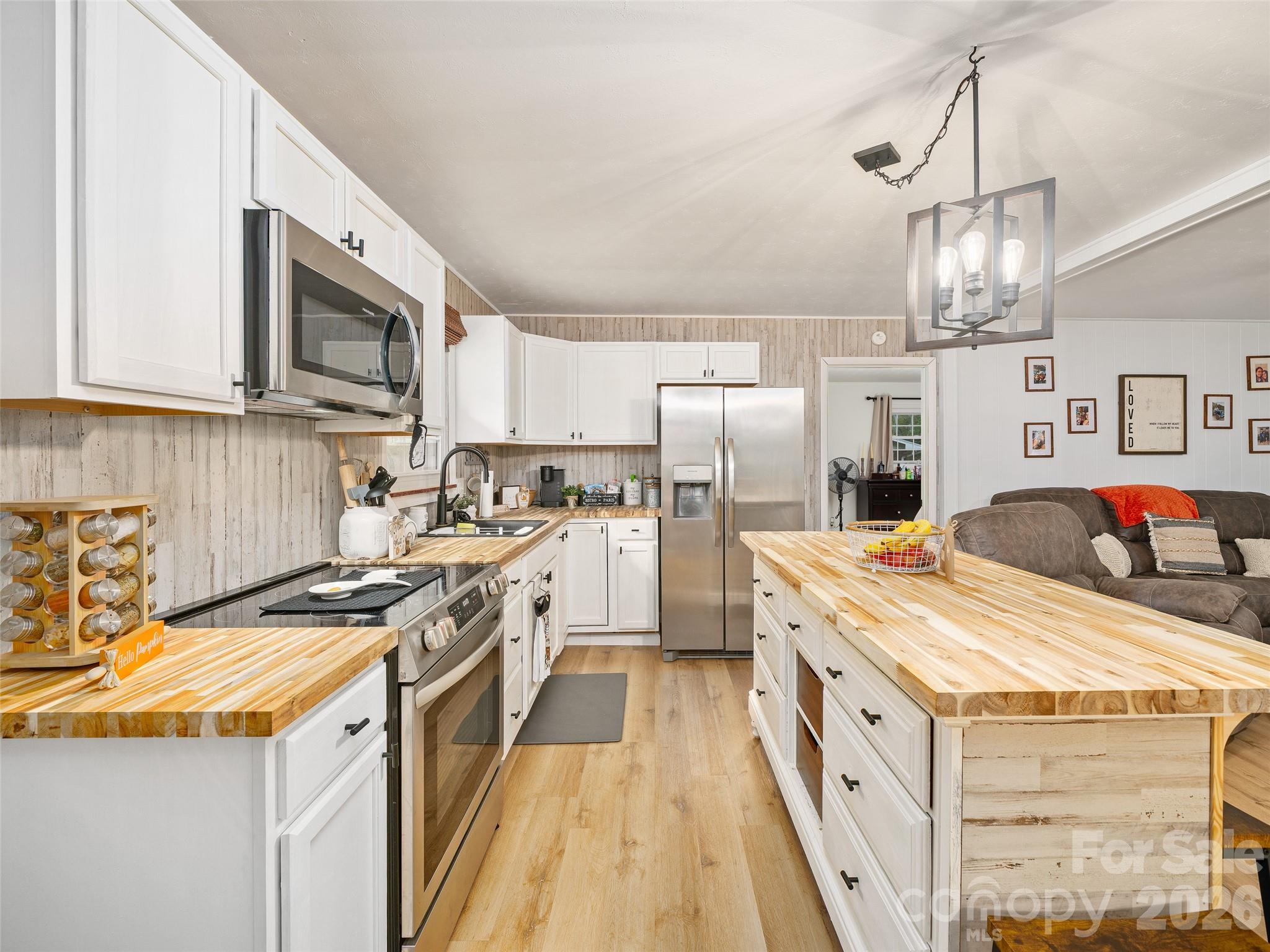 Farmhouse kitchen island. - 1030 Hughes Gap Road, Bakersville