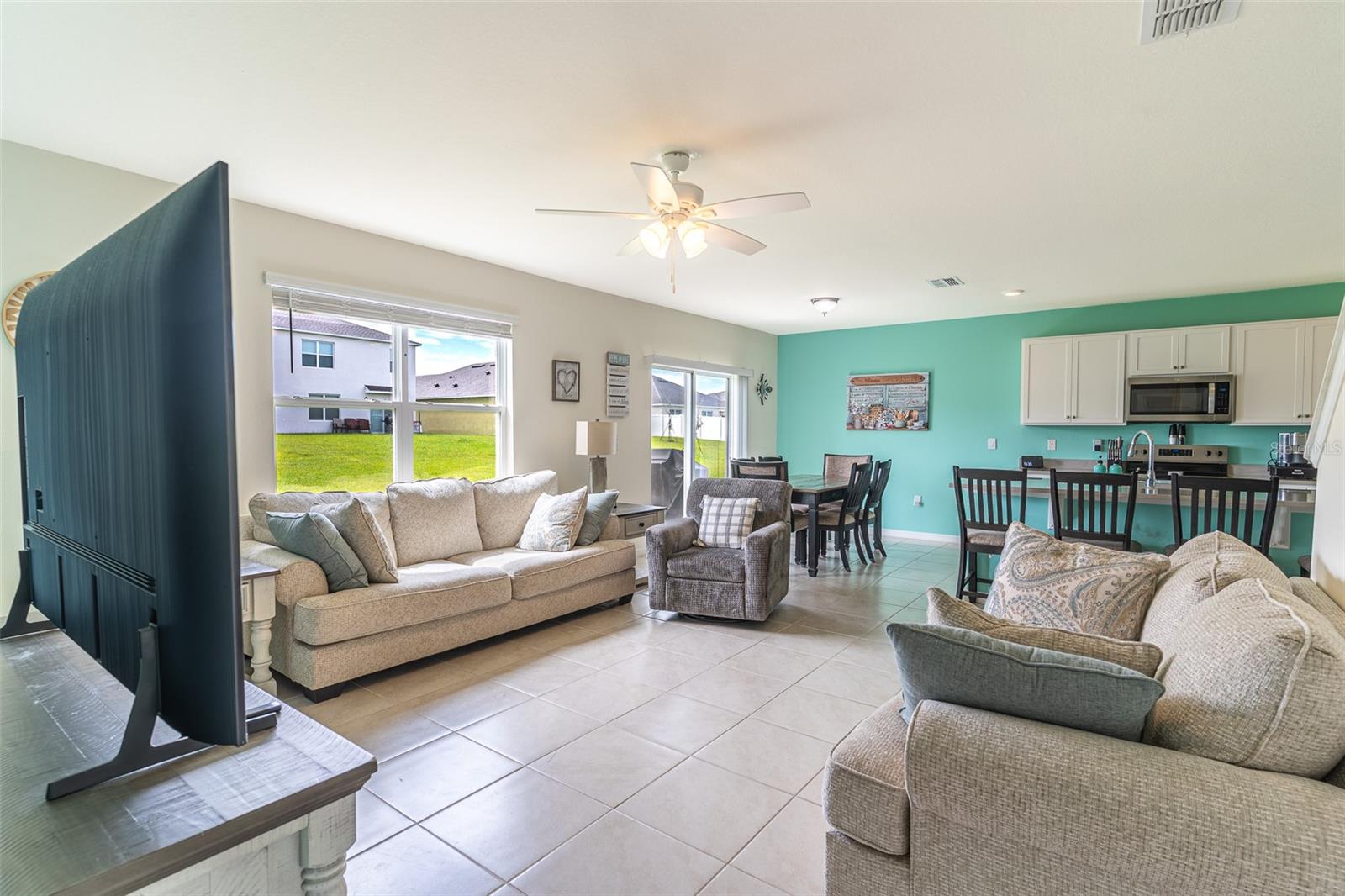 Single Family Residence at 1328 DAISY FIELD DR, WINTER HAVEN, photo 3 of 37