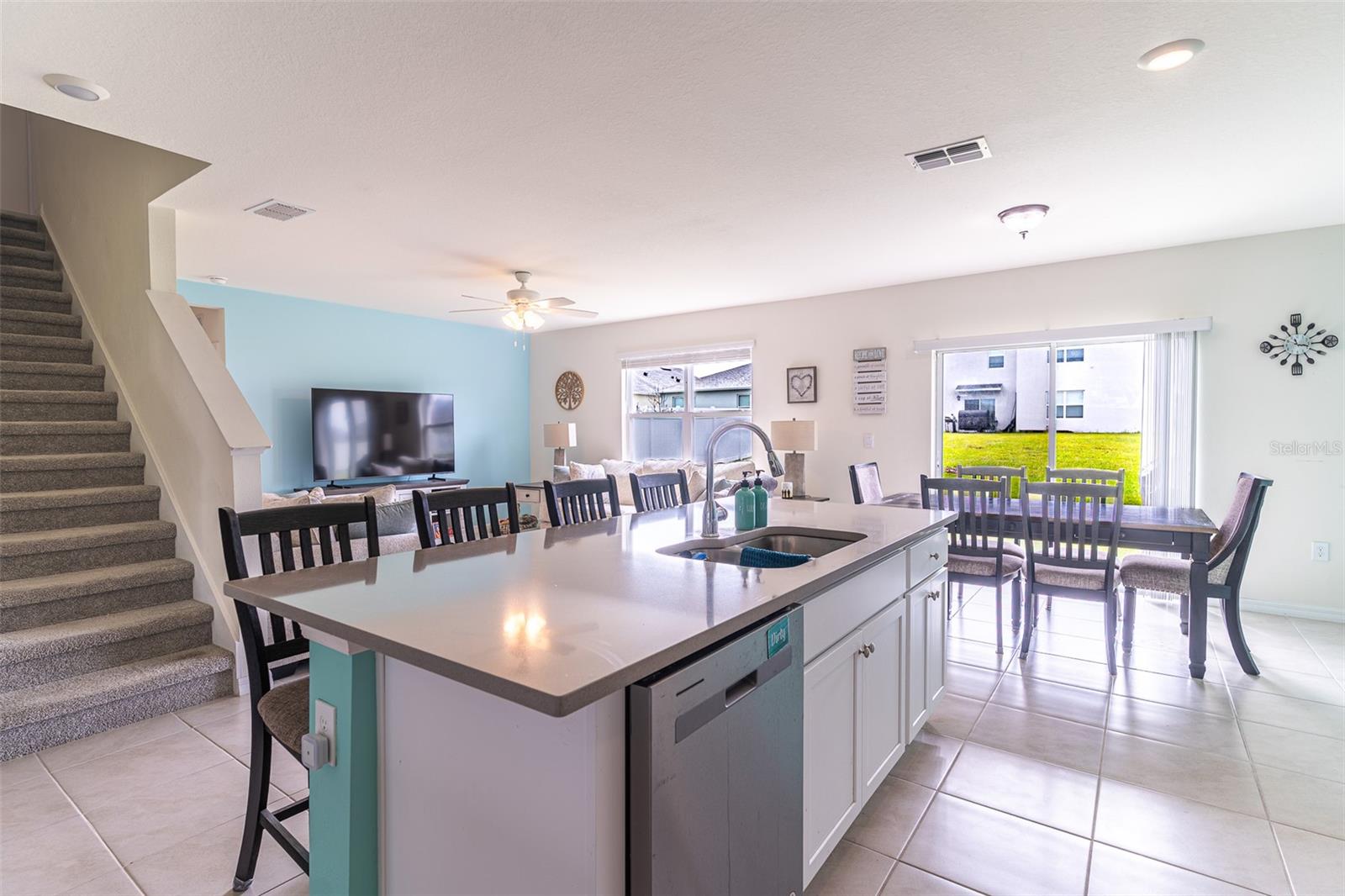 Single Family Residence at 1328 DAISY FIELD DR, WINTER HAVEN, photo 7 of 37