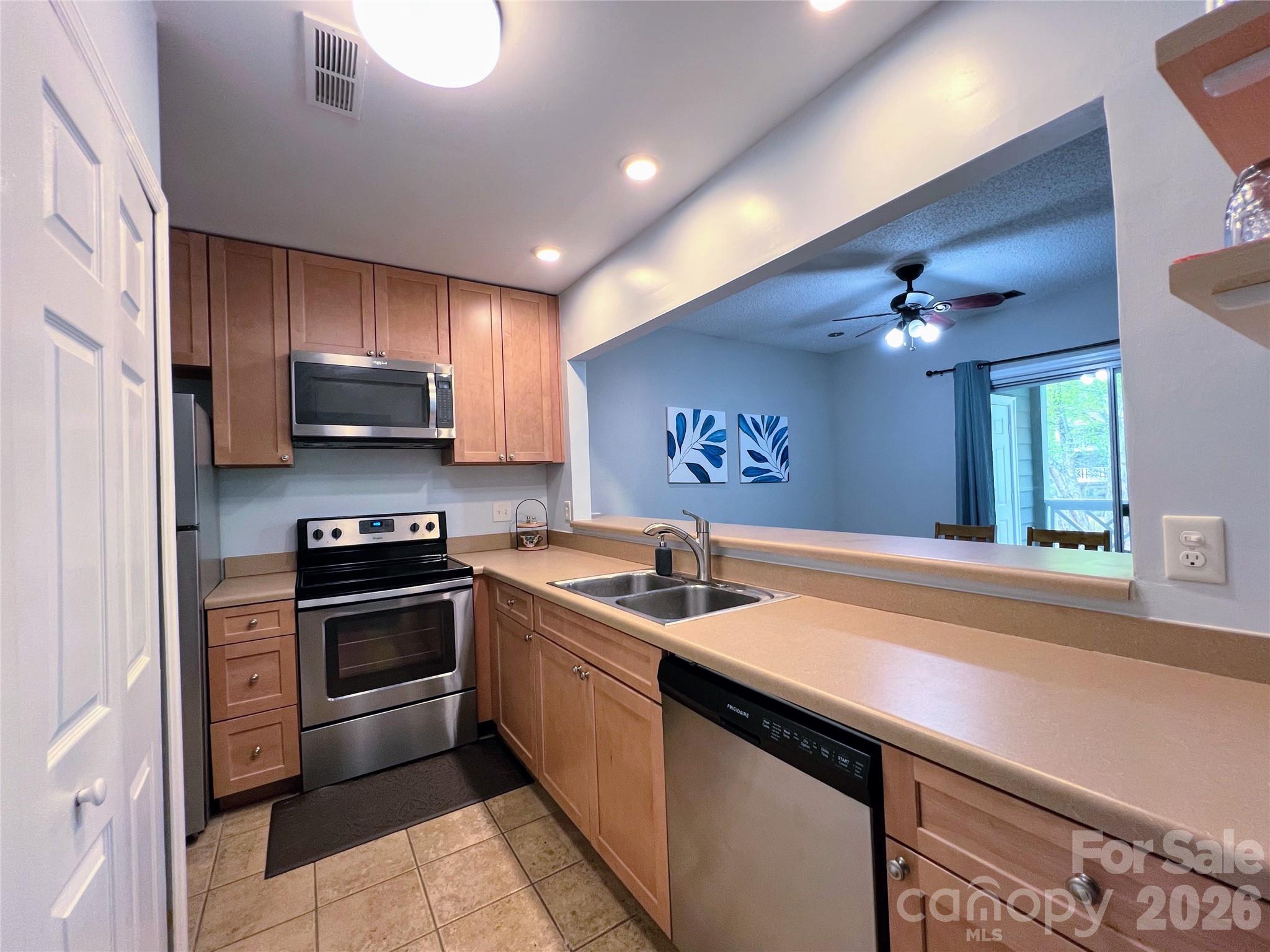 Condominium at 19905 Henderson Road, Cornelius, photo 8 of 30