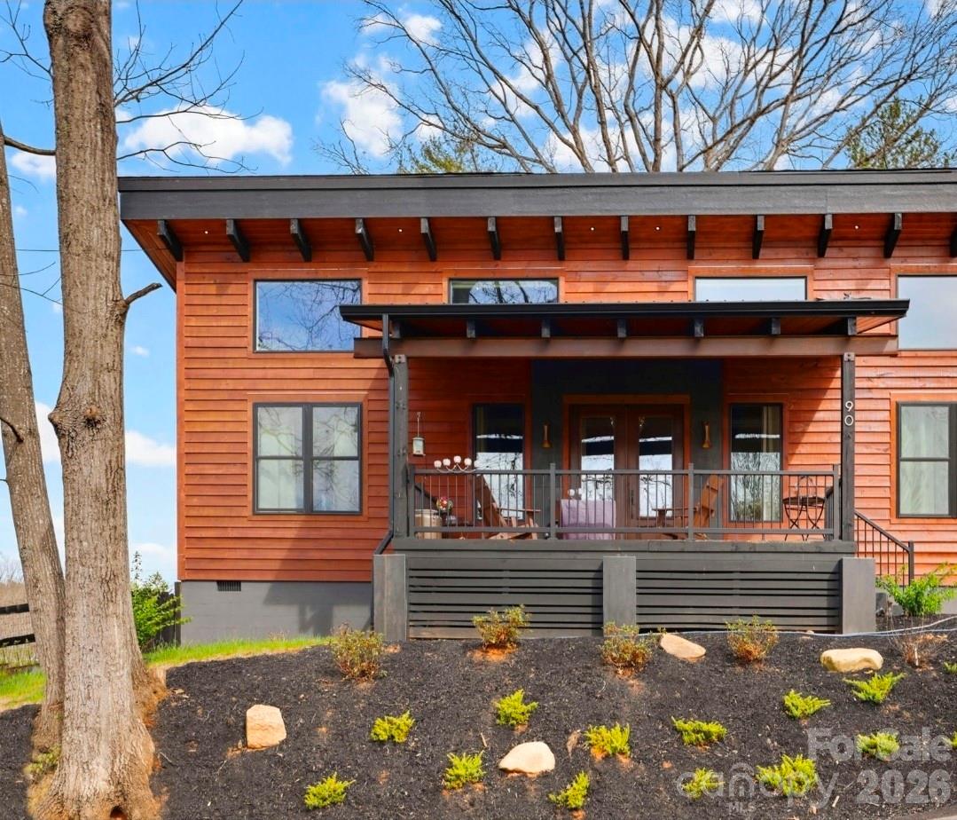 The shining house upon a hill - 90 Summitt Street, Waynesville