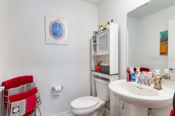 Downstairs half-bath - 4382 FINCH LN, KISSIMMEE