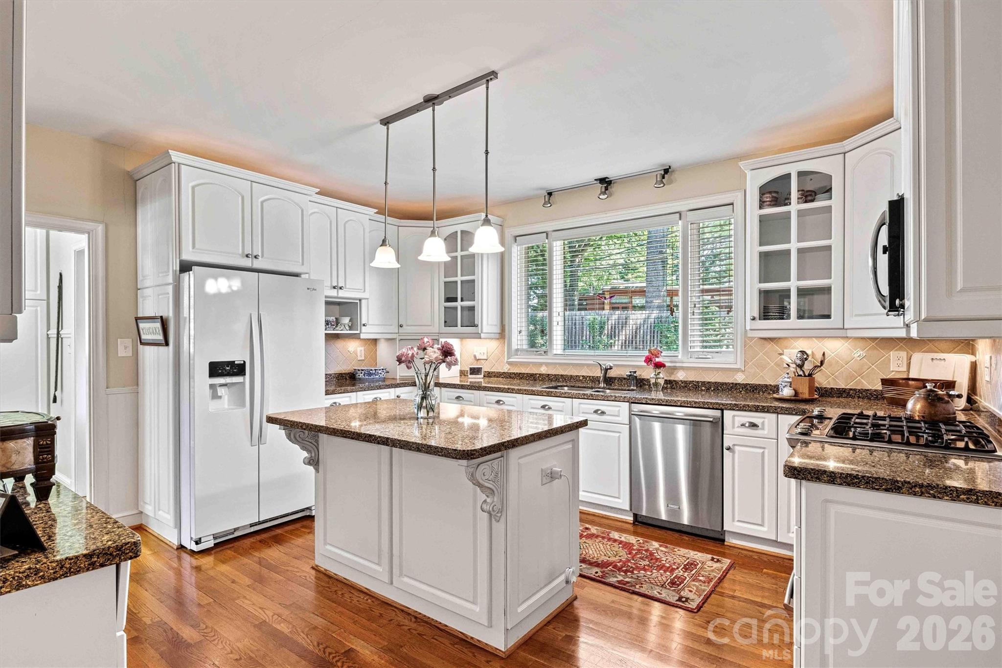 Kitchen/Gas Range View - 842 North Center Street, Hickory