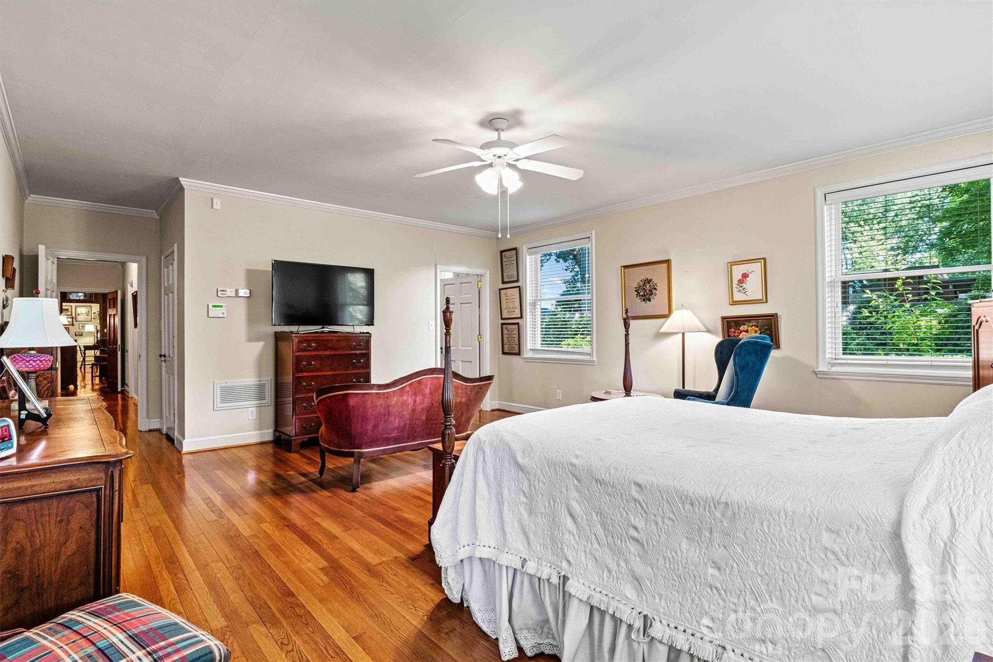 Right Primary Suite/Sitting Area View - 842 North Center Street, Hickory