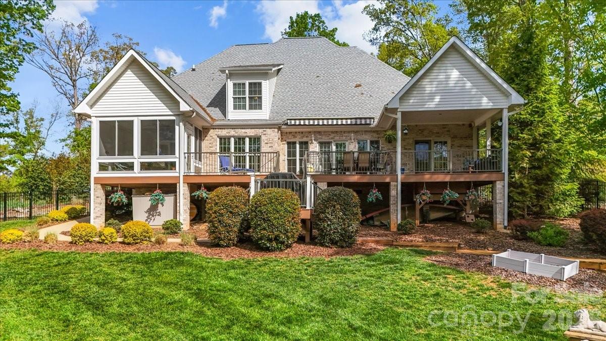 Lakeside of House - 135 Harbor Drive W, Lexington