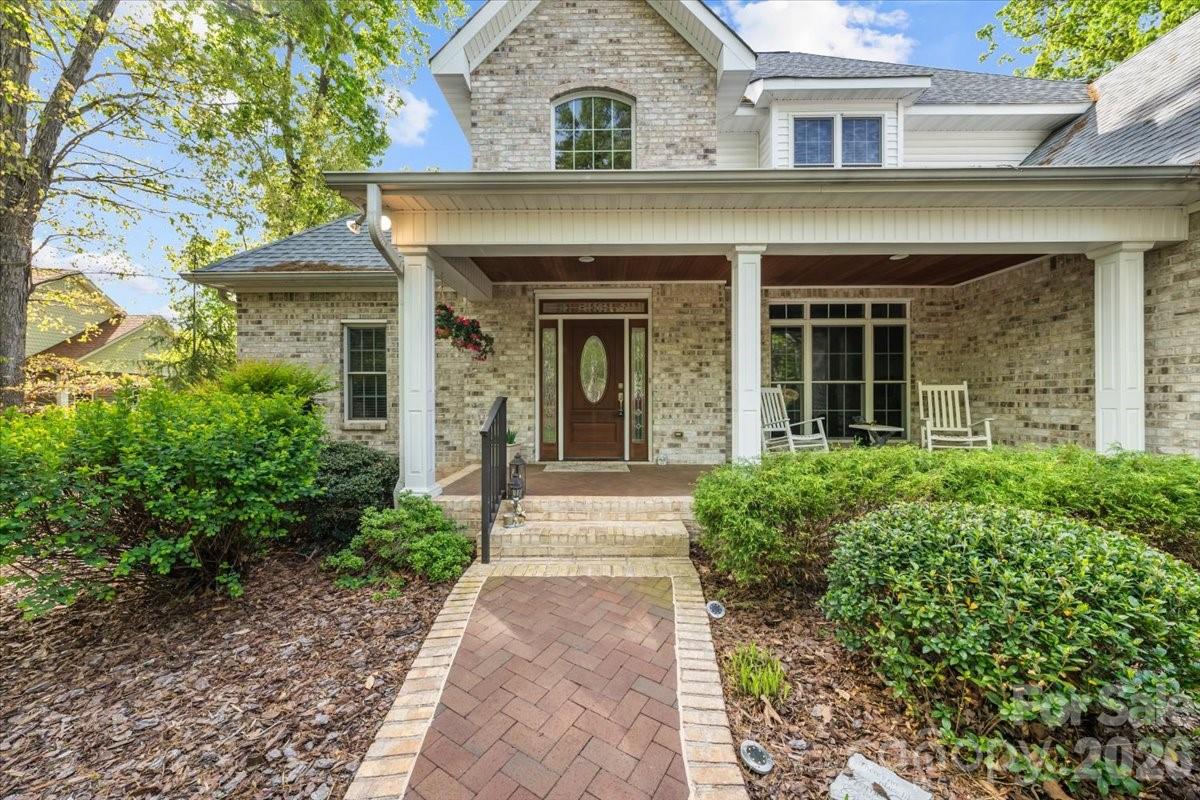 Single Family Residence at 135 Harbor Drive W, Lexington, photo 9 of 48