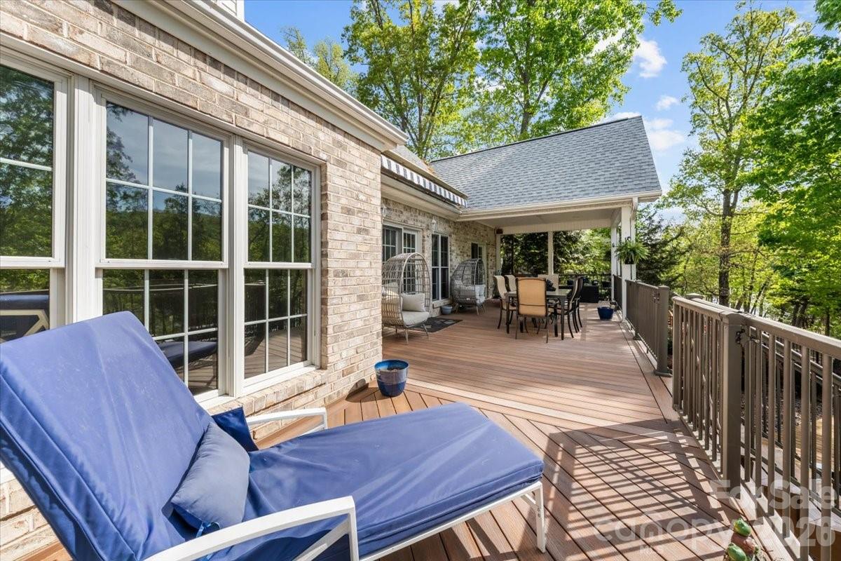 Single Family Residence at 135 Harbor Drive W, Lexington, photo 10 of 48