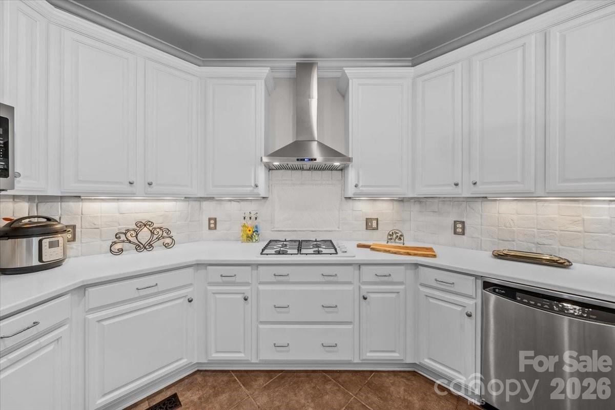 Single Family Residence at 135 Harbor Drive W, Lexington, photo 23 of 48