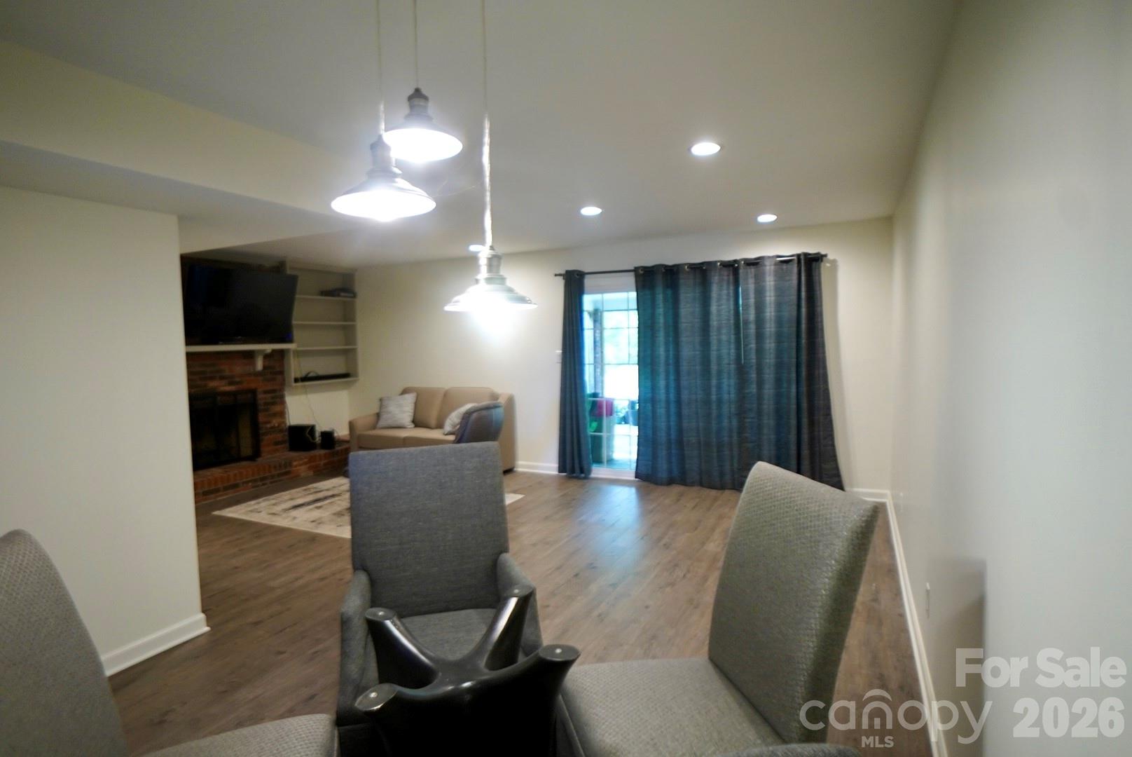 Dining room - 2705 N Center Street, Hickory