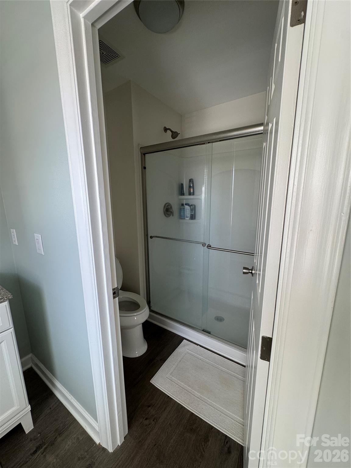 Primary bathroom - 2705 N Center Street, Hickory