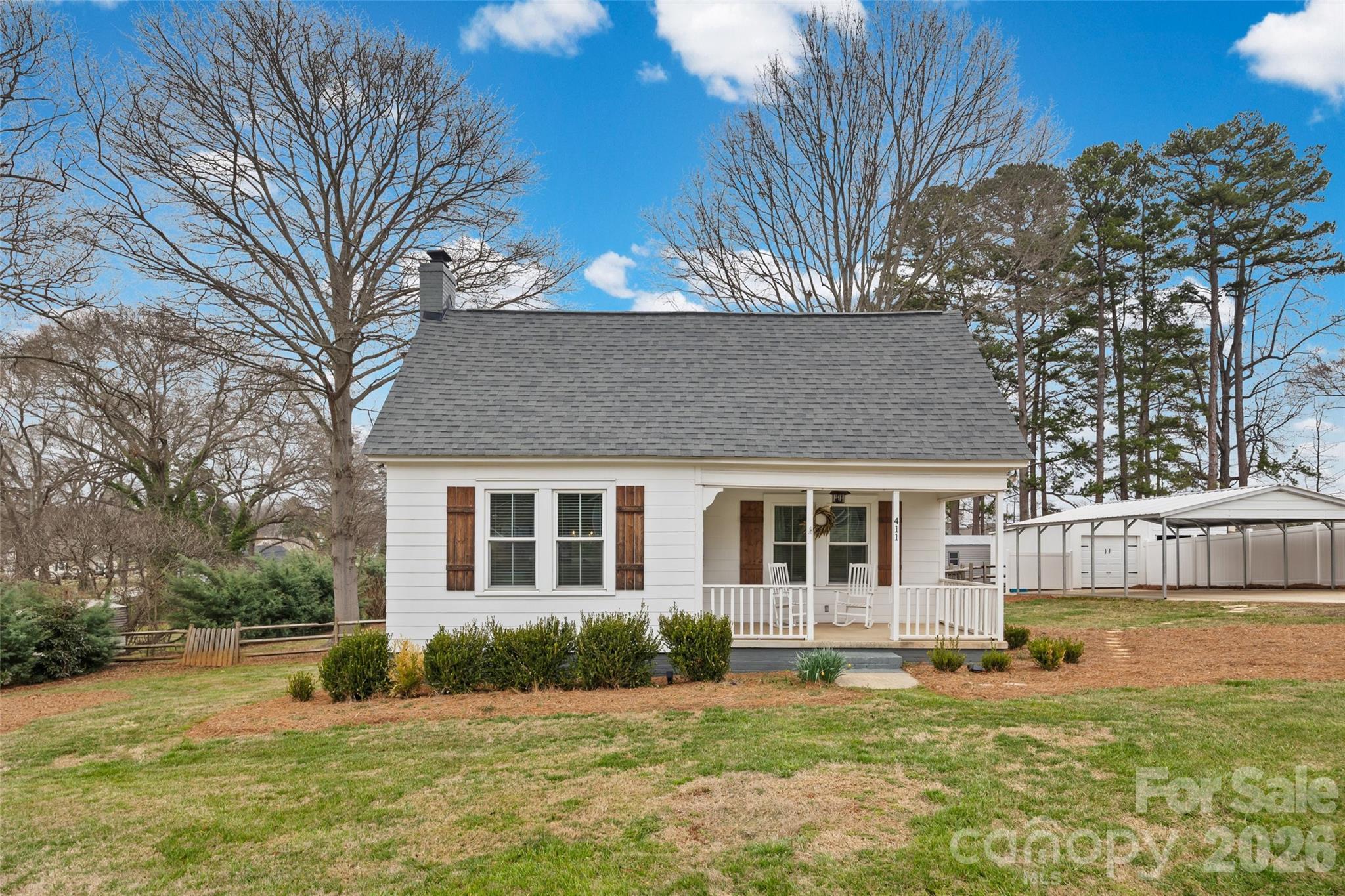 Single Family Residence at 411 Williamson Street, Fort Mill, photo 2 of 40