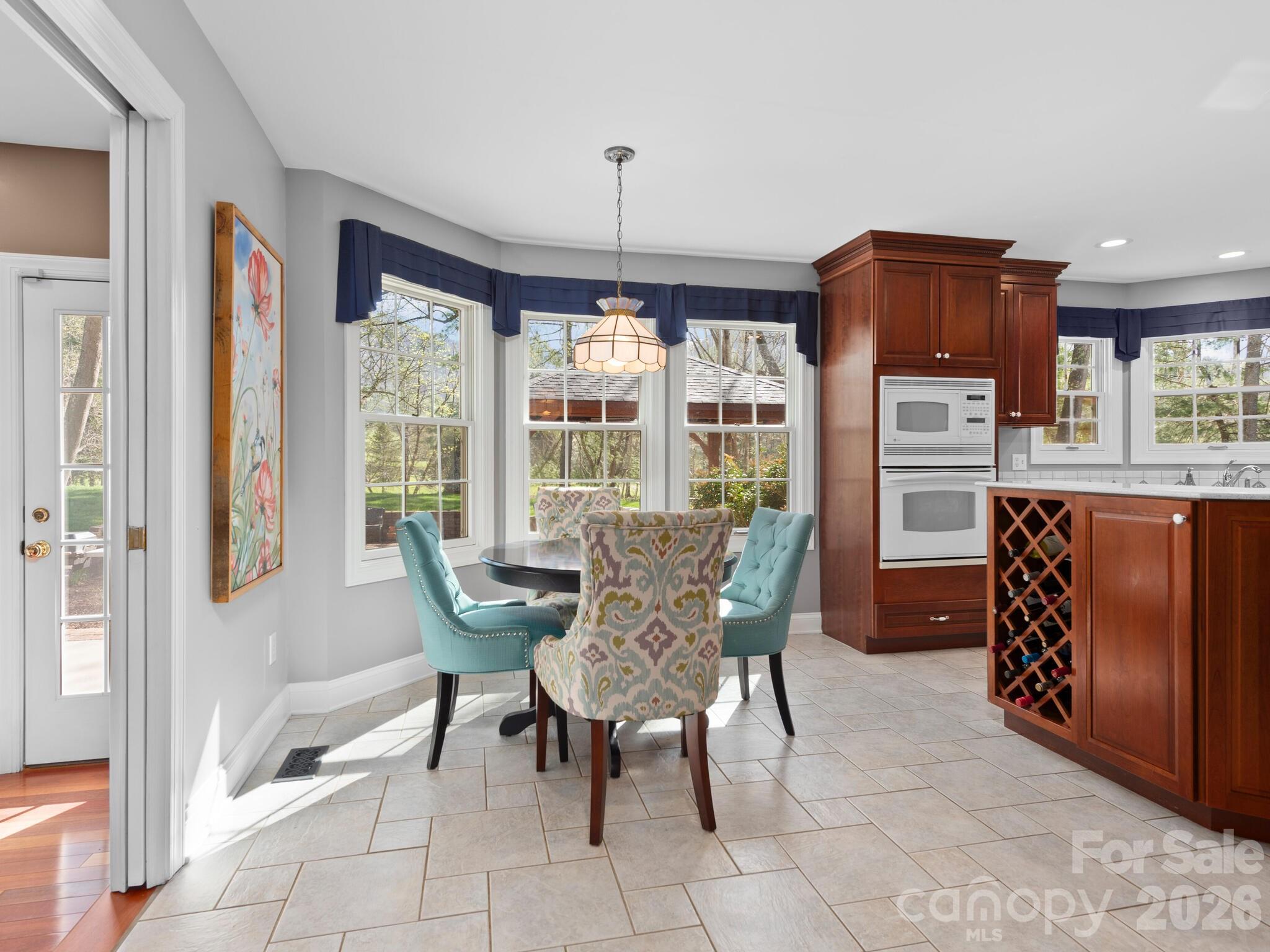 Breakfast Nook - 223 Fairway Terrace, Canton