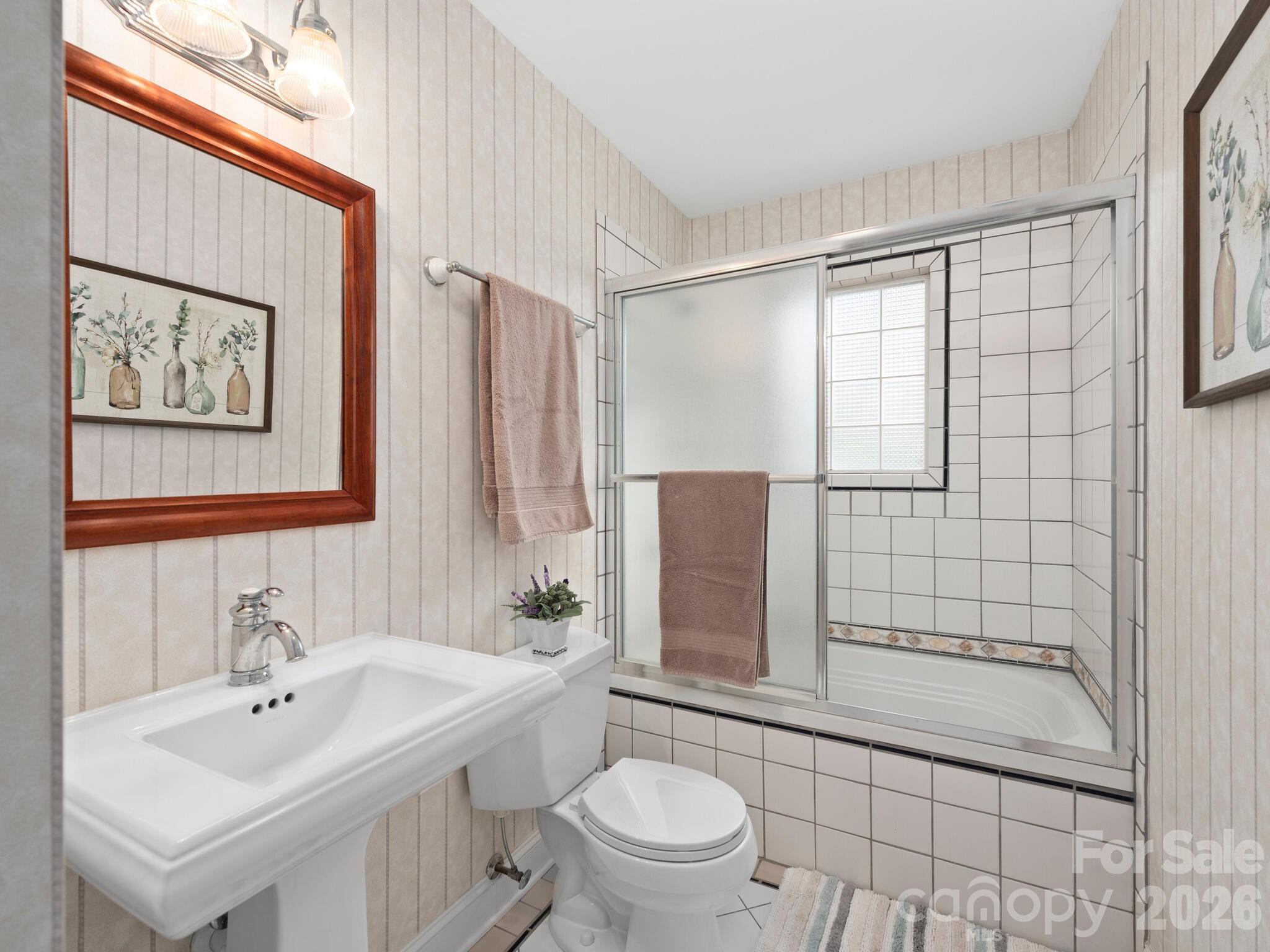 Upstairs Guest Bath - 223 Fairway Terrace, Canton