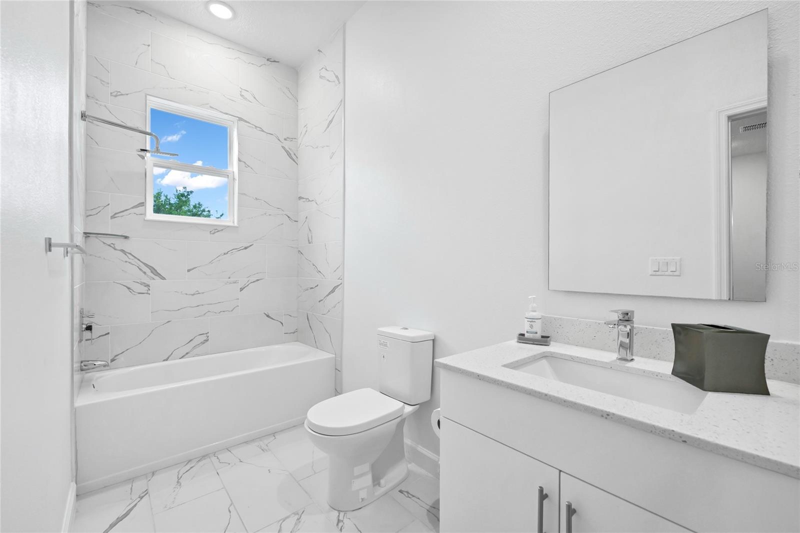Townhouse at 485 FAMAGUSTA DR, DAVENPORT, photo 11 of 47