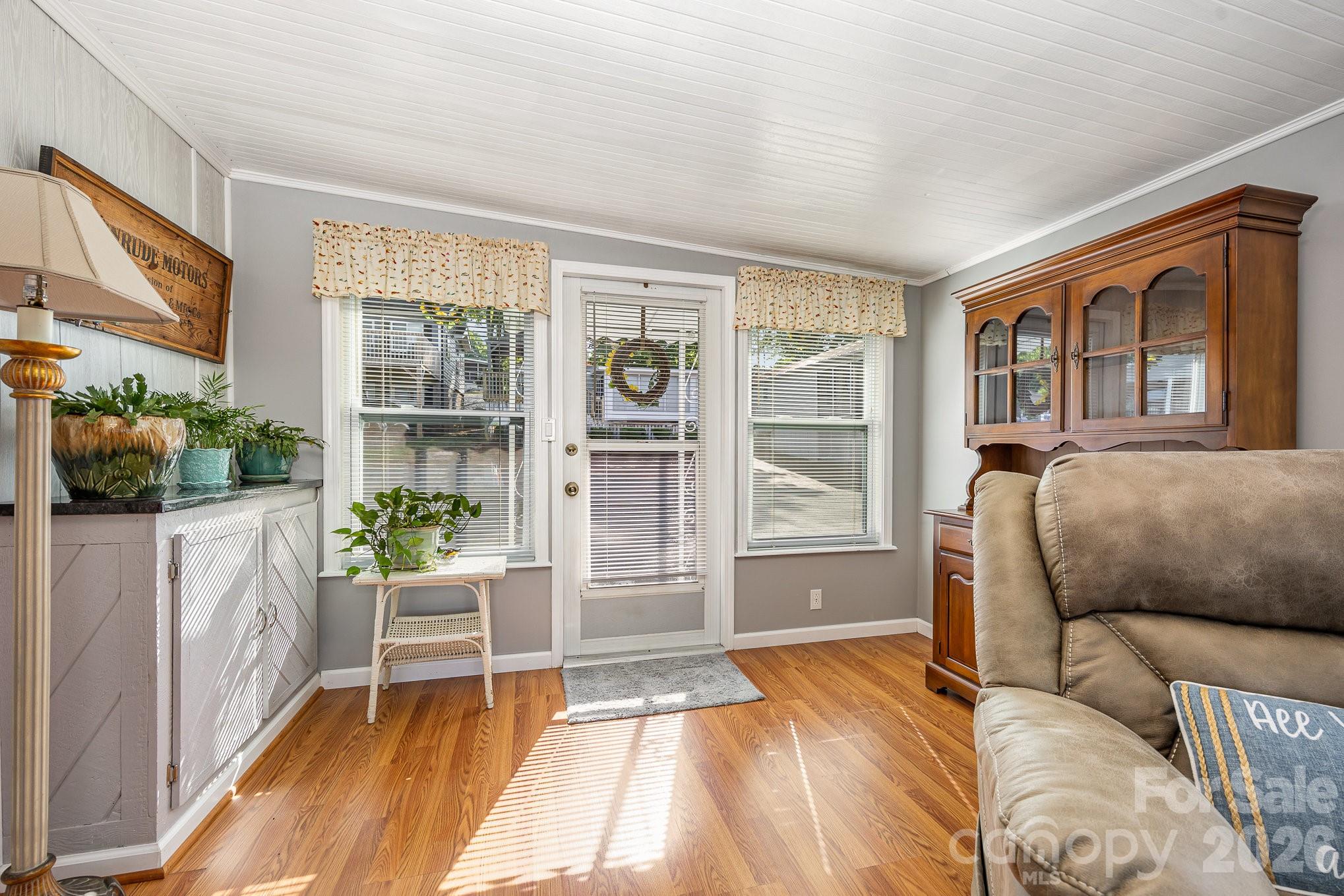 Single Family Residence at 125 Maple Street, New London, photo 4 of 39