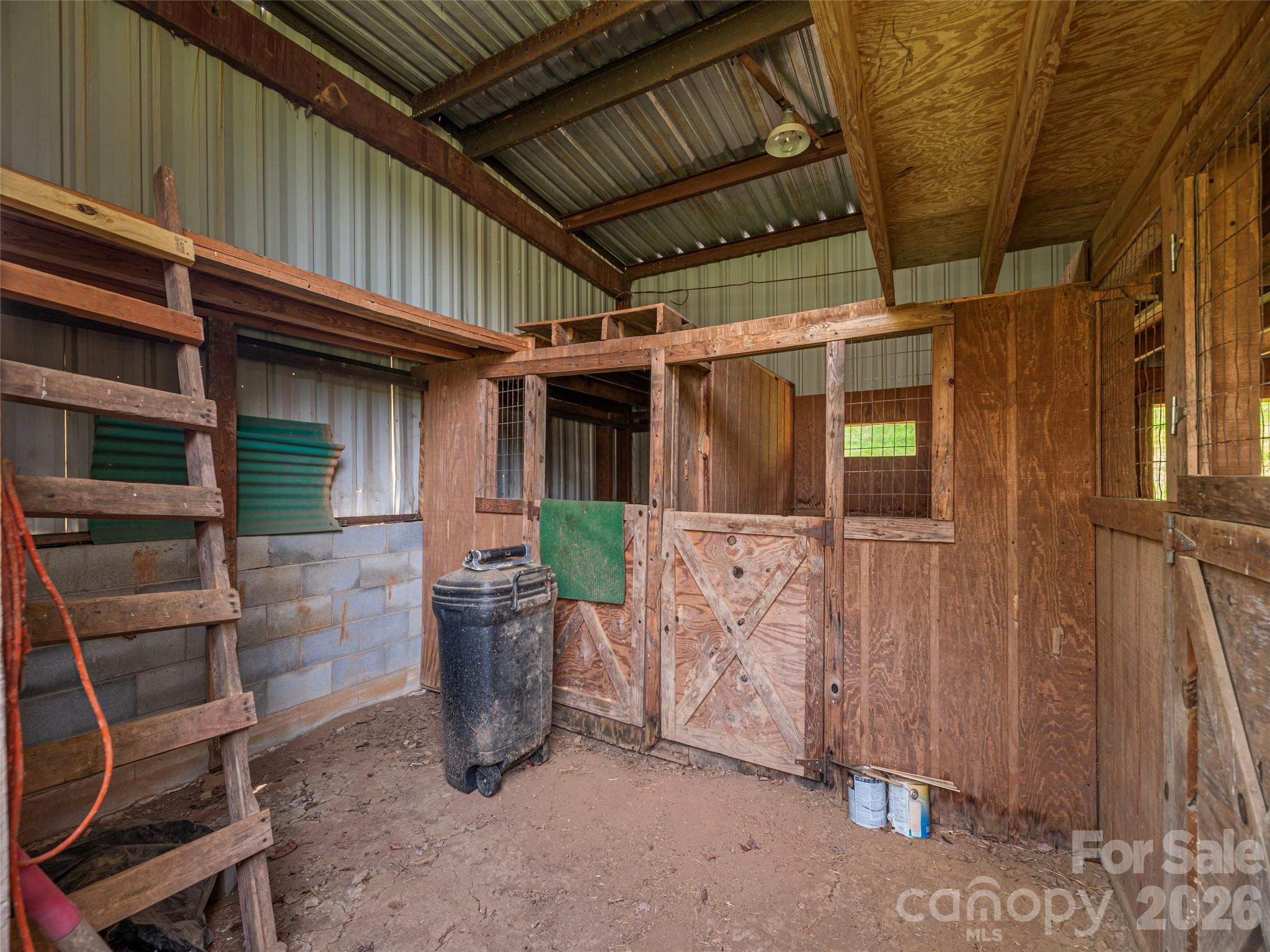Super clean Horse Stalls - 444 Martin Branch Road, Leicester