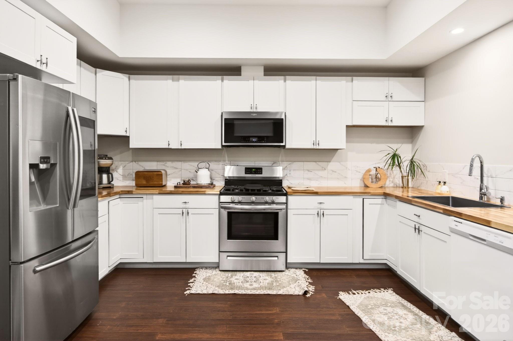 Lower level kitchen - 50 Carden Drive, Weaverville