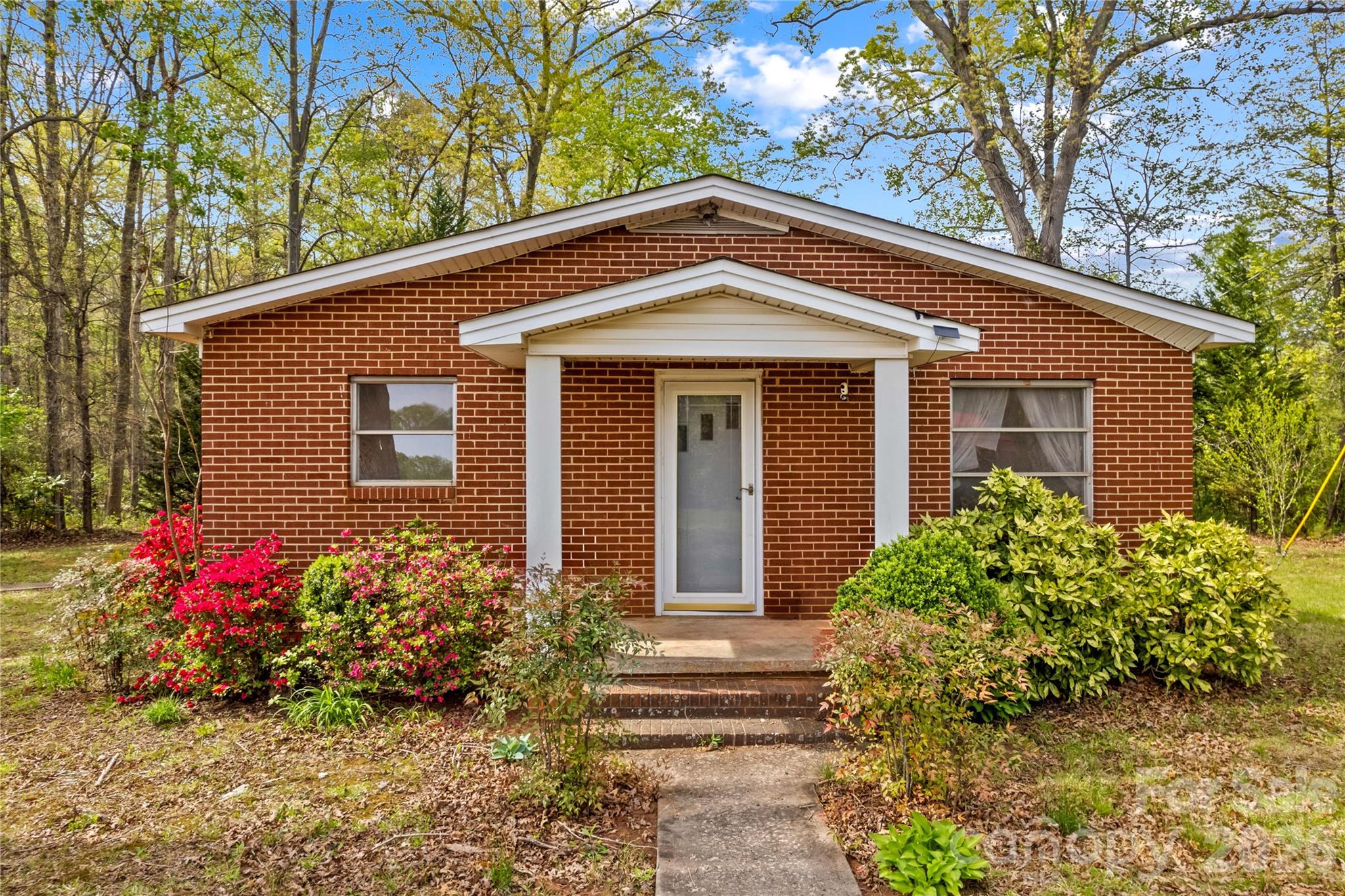 Single Family Residence at 151 Bent Twig Drive, Statesville, photo 2 of 35