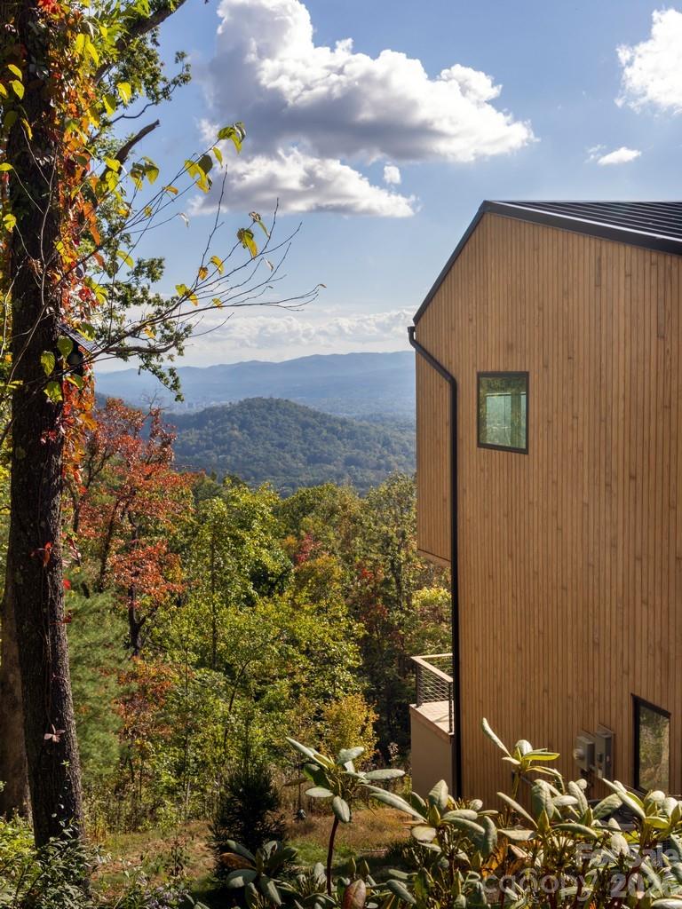 © David Sundberg/Esto - 631 Elk Mountain Scenic Highway, Asheville