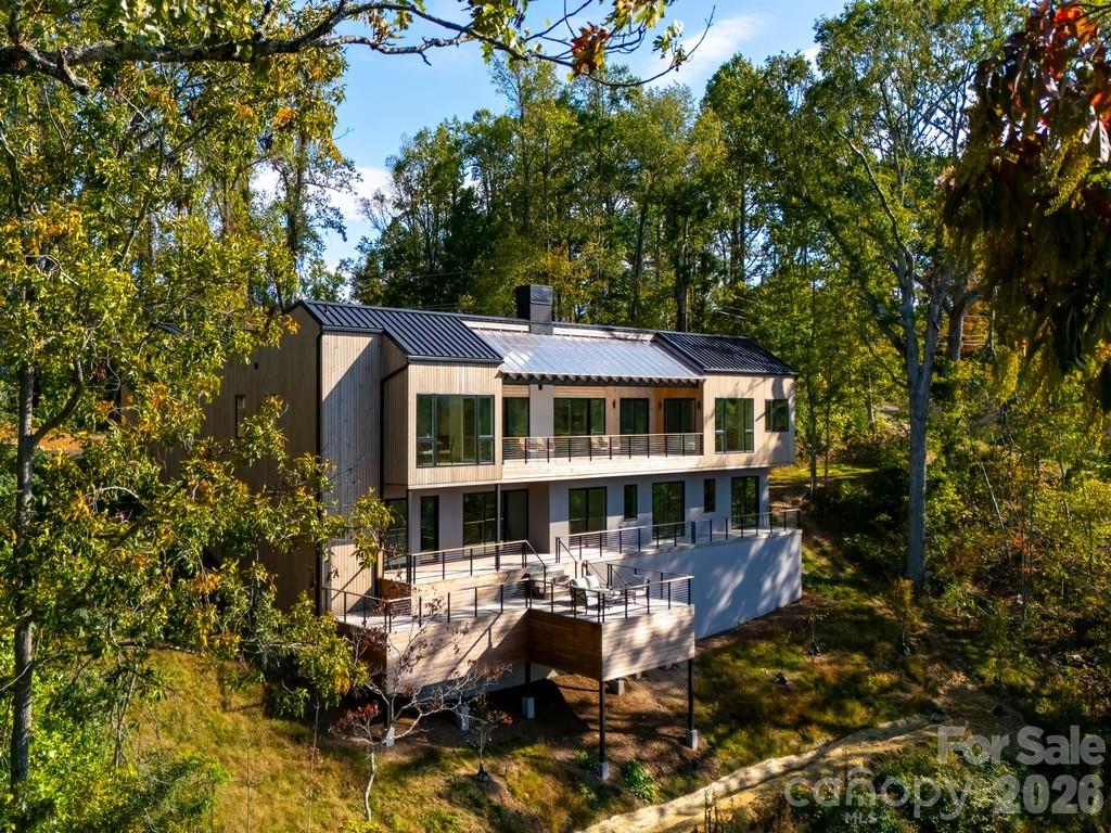 © David Sundberg/Esto - 631 Elk Mountain Scenic Highway, Asheville