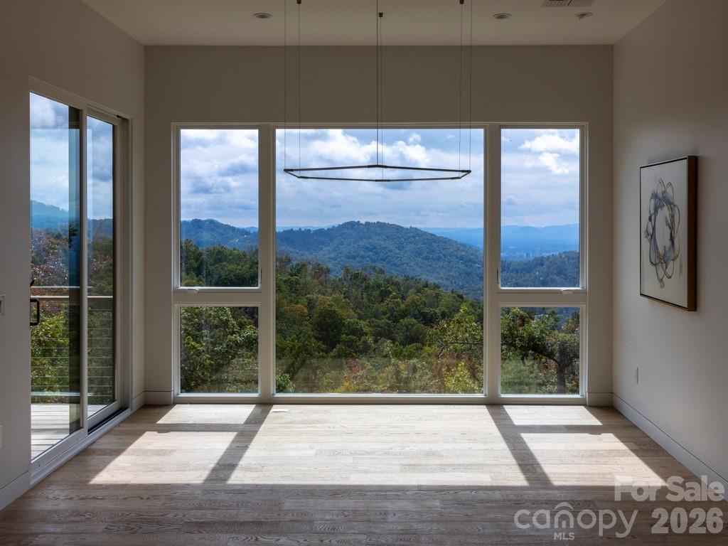 © David Sundberg/Esto - 631 Elk Mountain Scenic Highway, Asheville
