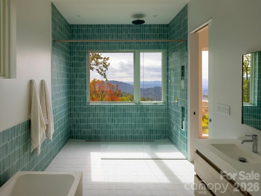 © David Sundberg/Esto - 631 Elk Mountain Scenic Highway, Asheville