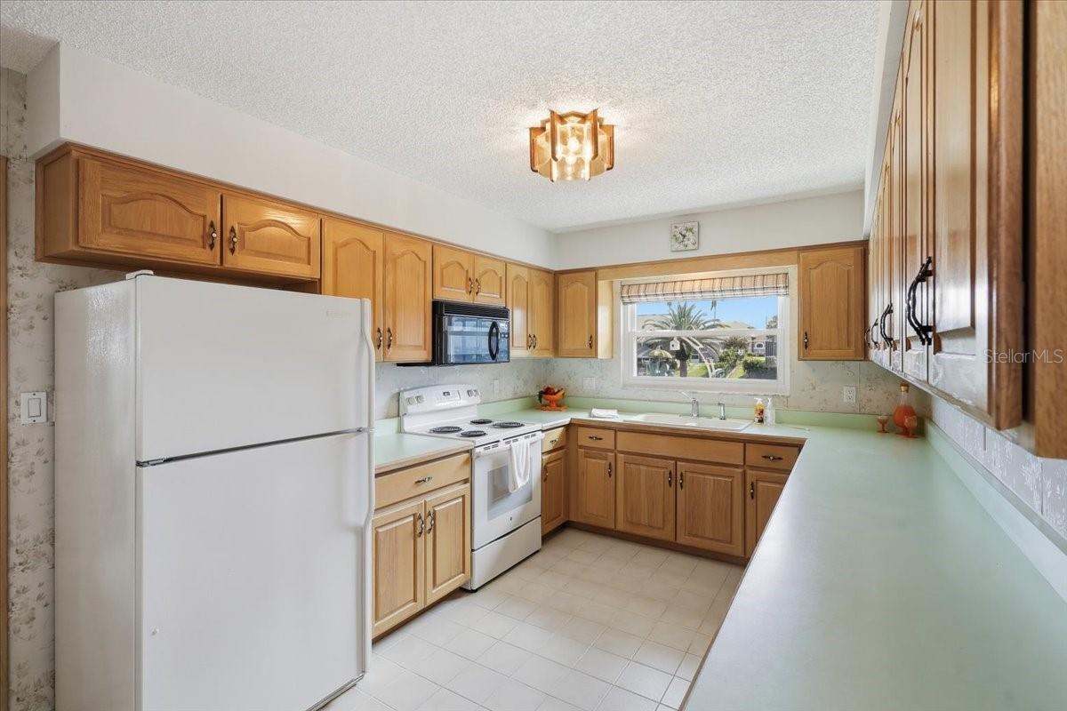 Single Family Residence at 23 CHRISTOPHER CT, PALM COAST, photo 5 of 48