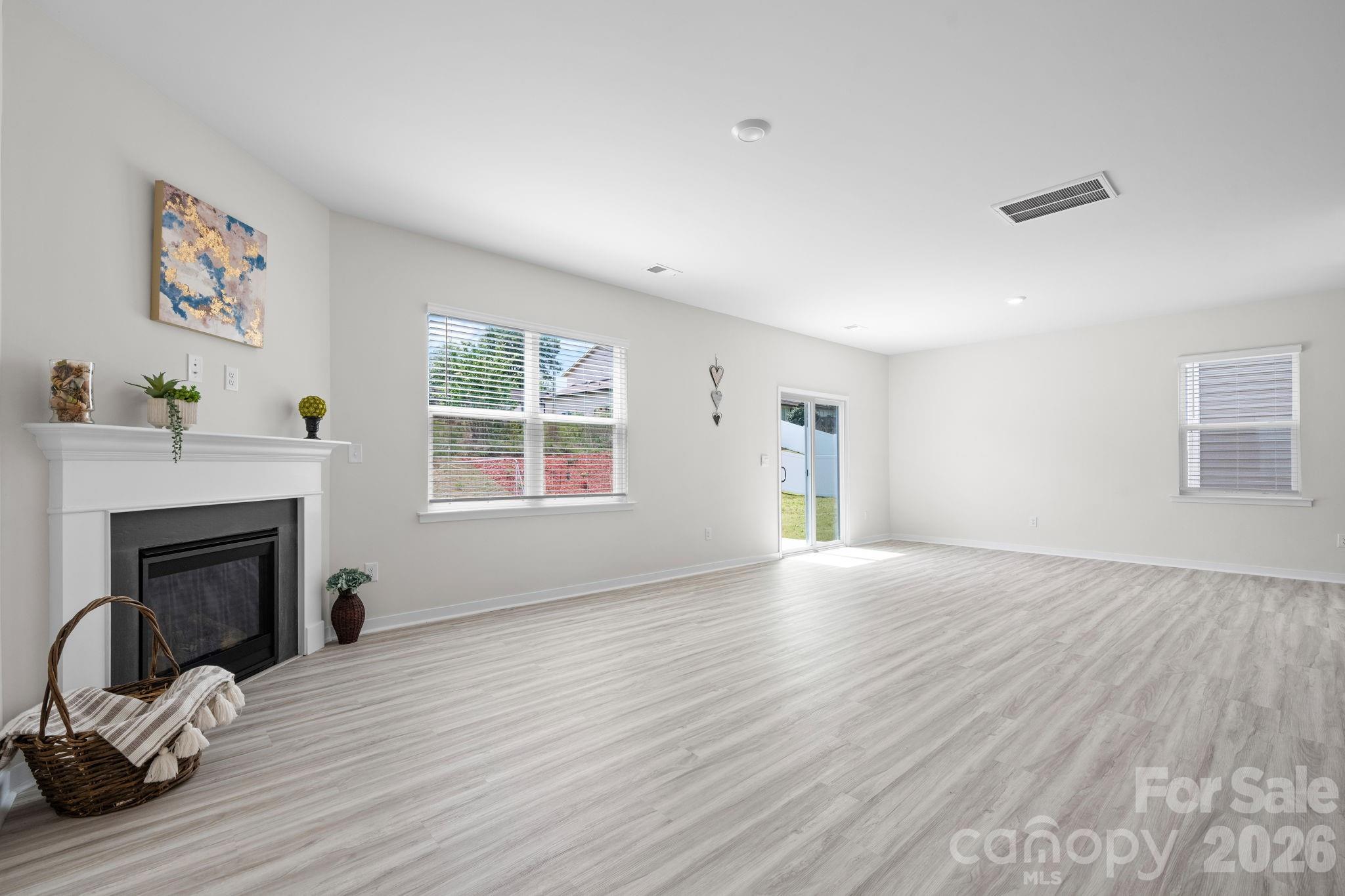 Single Family Residence at 534 13th Avenue Drive NE, Hickory, photo 3 of 48