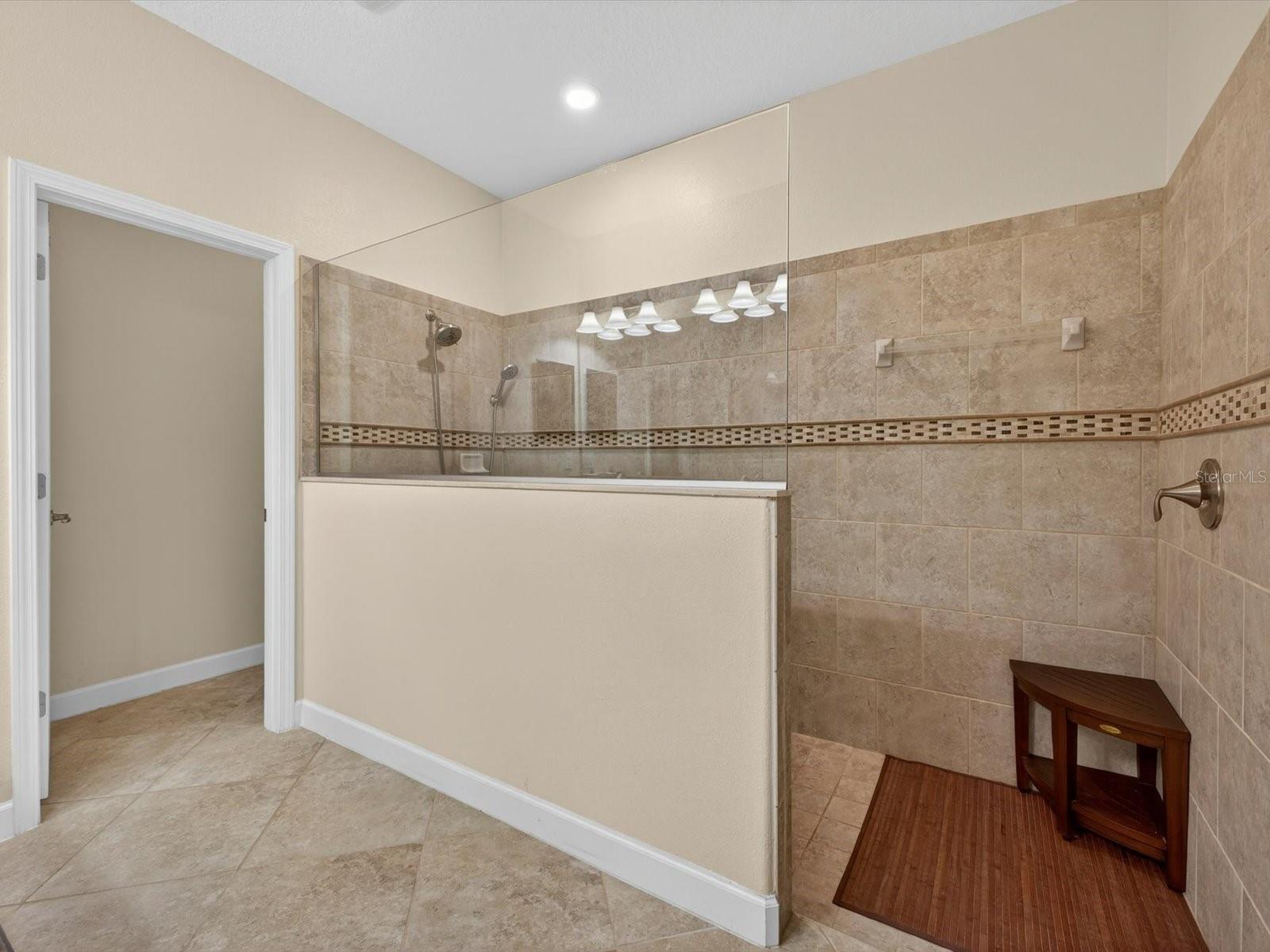 Primary en-suite Master bath - 1300 GLENEAGLES LN, DAVENPORT