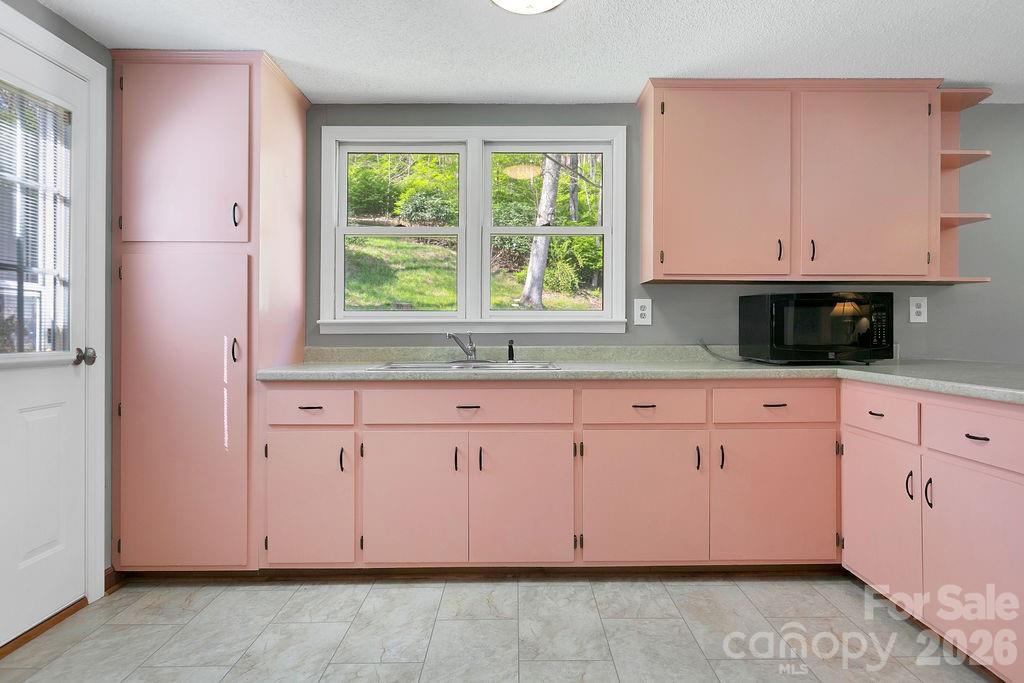 Plenty of Cabinet Space - 1482 Island Ford Road, Brevard