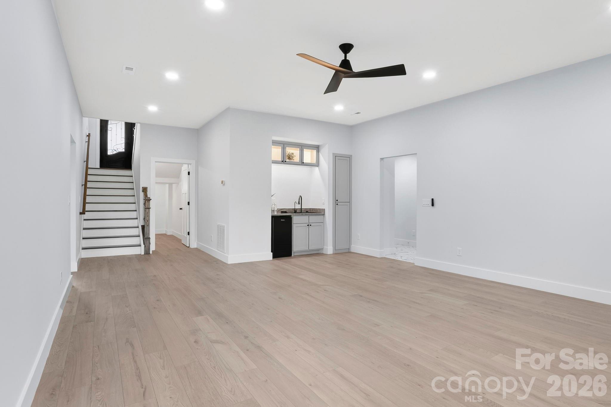 Single Family Residence at 162 Preserve Court, Hendersonville, photo 14 of 37