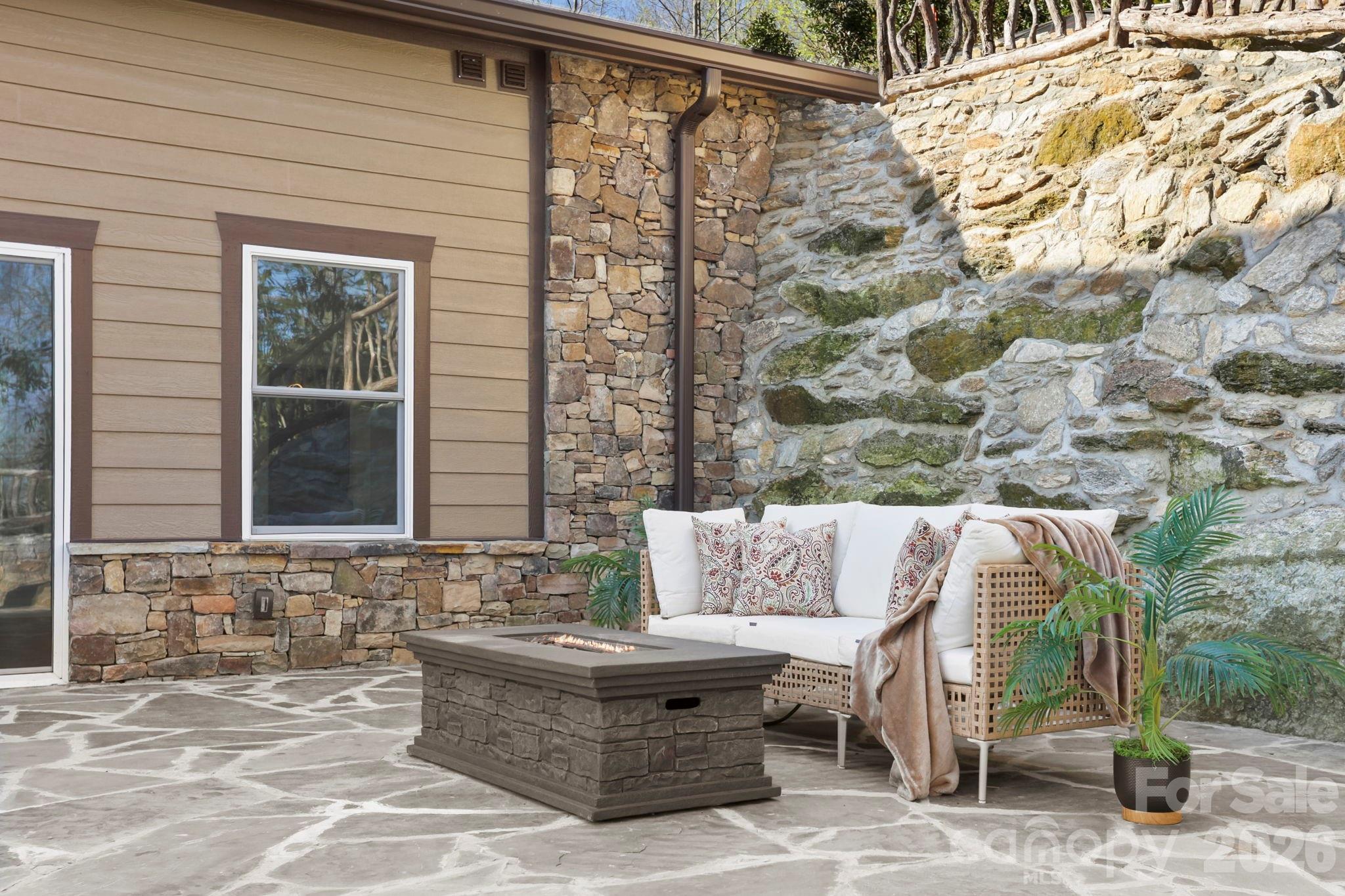 Single Family Residence at 162 Preserve Court, Hendersonville, photo 7 of 37