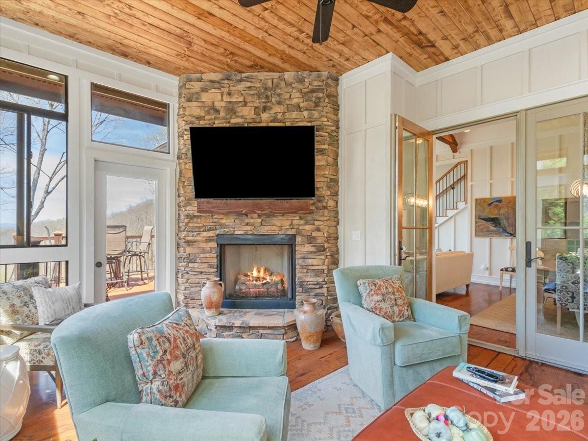 GAS LOG FP; WINDOW TREATMENTS - 45 Creekside Way, Burnsville