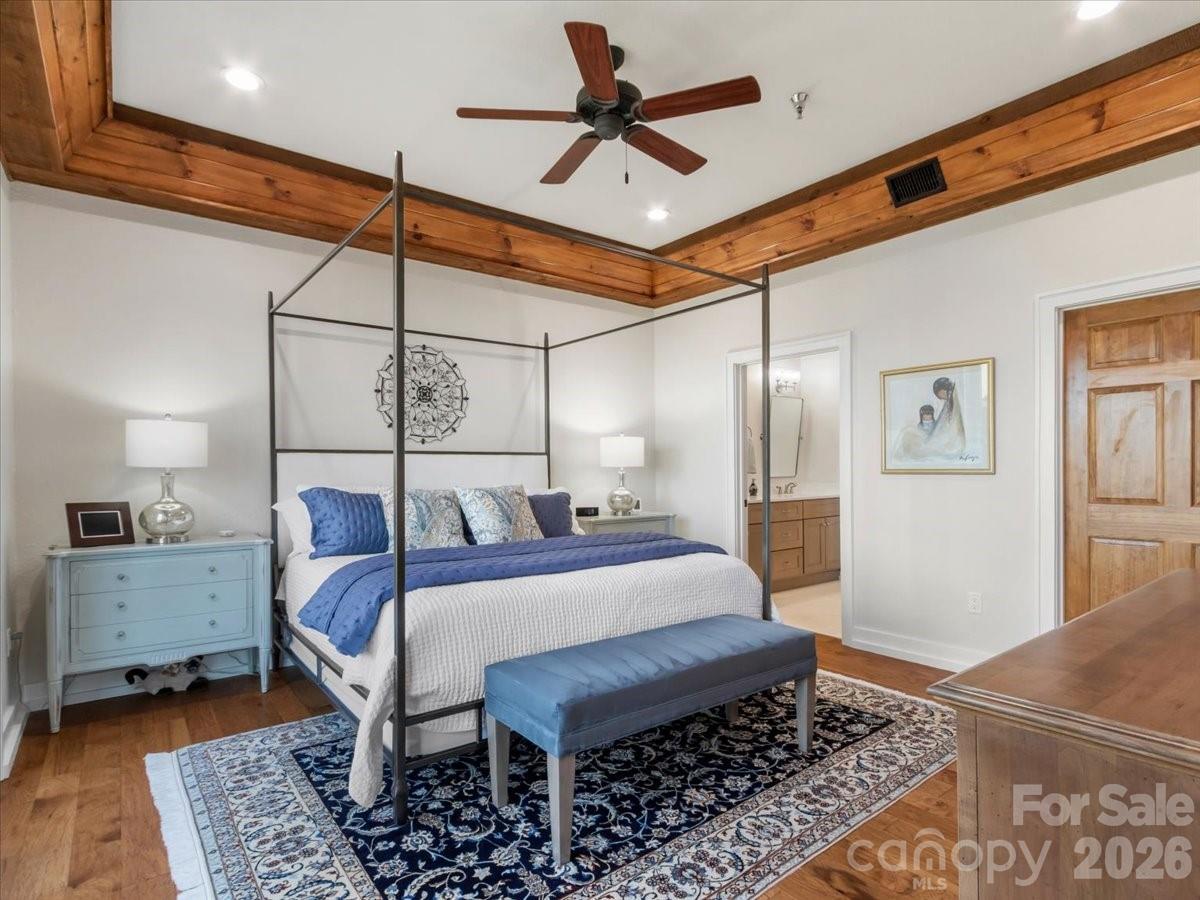 PRIMARY BDRM - MAIN LEVEL - 45 Creekside Way, Burnsville