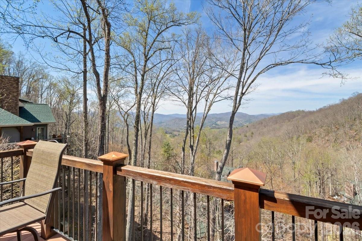 VIEWS FOR MILES! - 45 Creekside Way, Burnsville