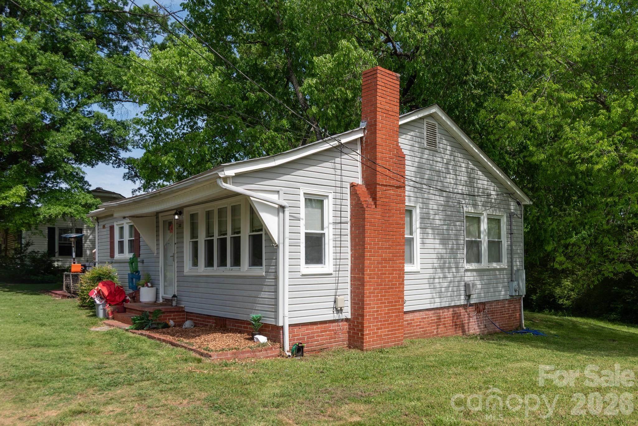 Single Family Residence at 33 Central Heights Drive, Concord, photo 2 of 13