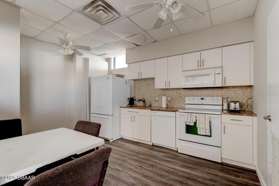 Social Room Kitchen - 2828 N ATLANTIC AVE #303, DAYTONA BEACH