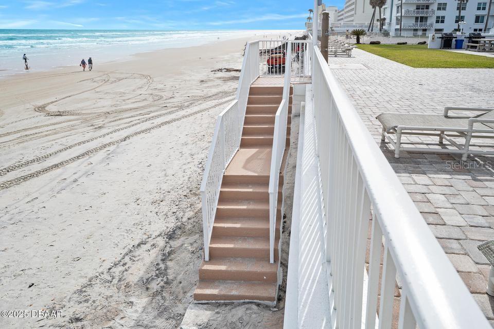 Stairway to Beach - 2828 N ATLANTIC AVE #303, DAYTONA BEACH