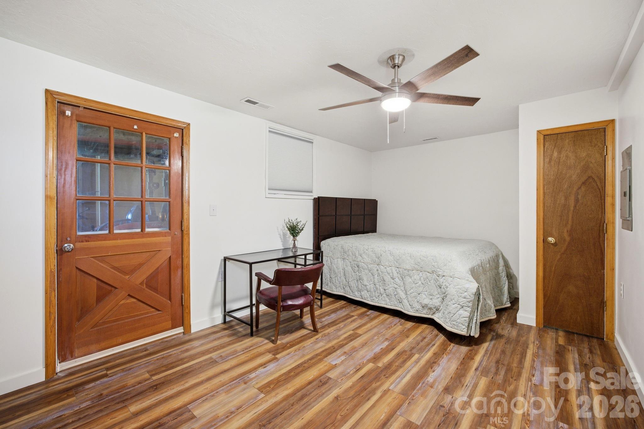 Apartment bedroom - 573 & 577 Randolph Road, Marion