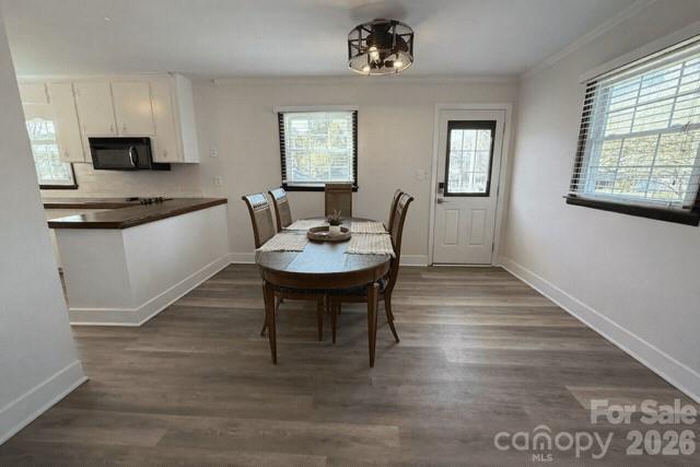 Dining area with back entrance - 636 Willis Road, Dallas