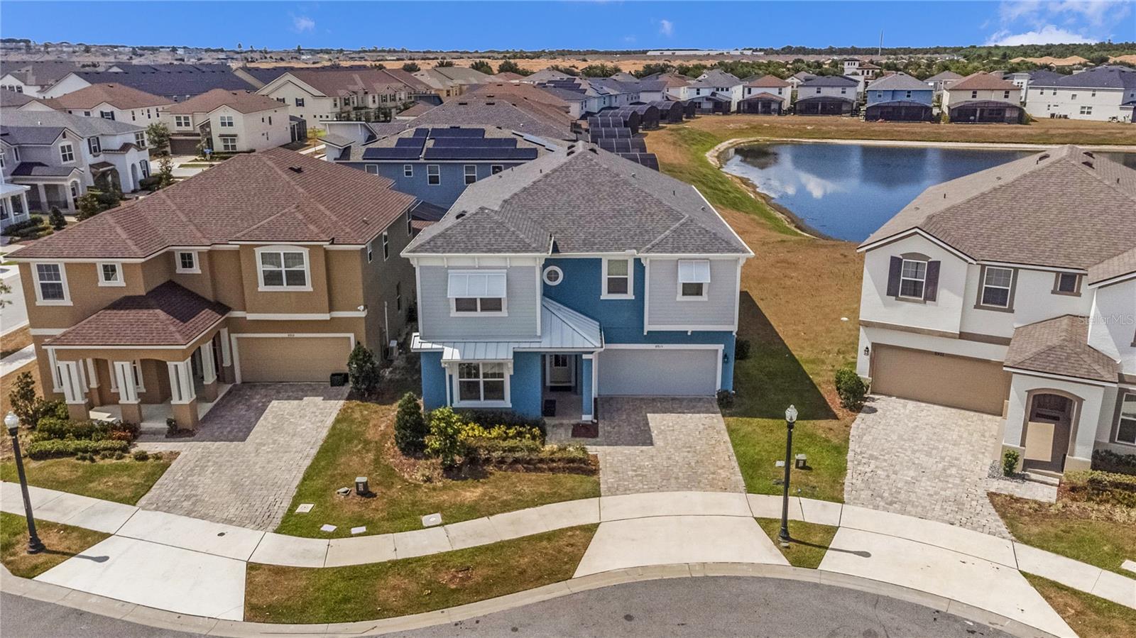 8915 TROPICAL HAVEN CT