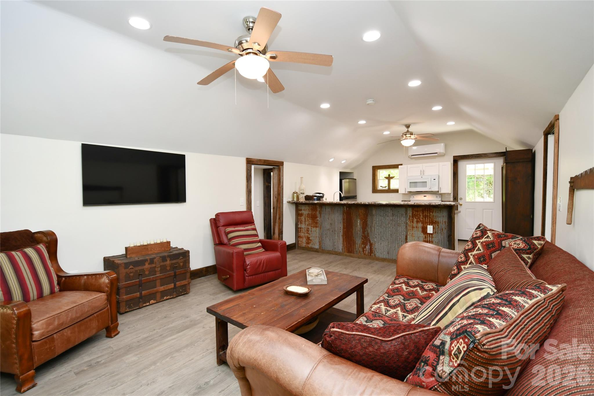 Classy interior remodel -- living room - 2180 Pigeon Roost Road, Green Mountain
