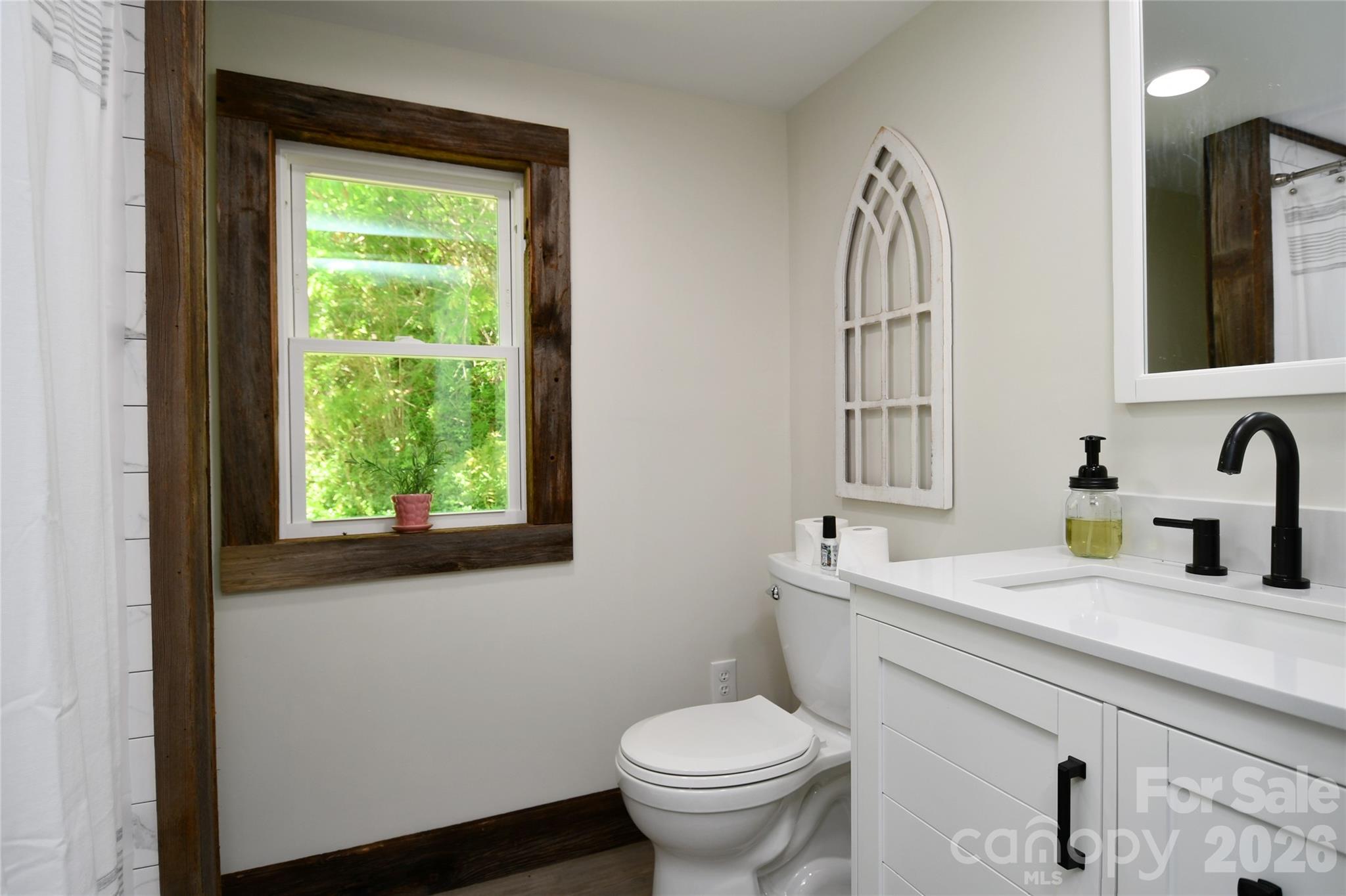 Second bath - 2180 Pigeon Roost Road, Green Mountain
