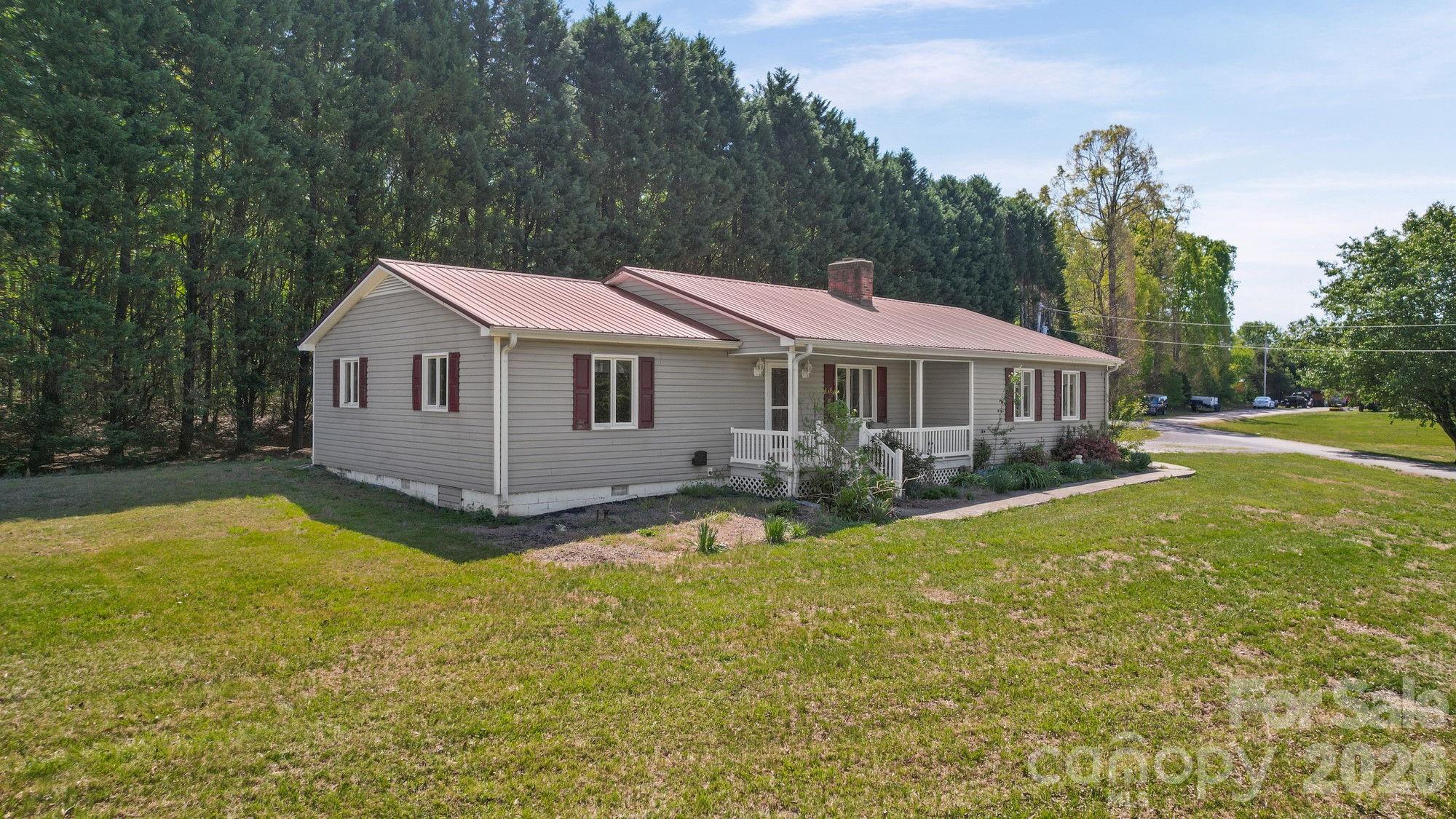 Single Family Residence at 144 Pops Lake Road, Statesville, photo 2 of 35