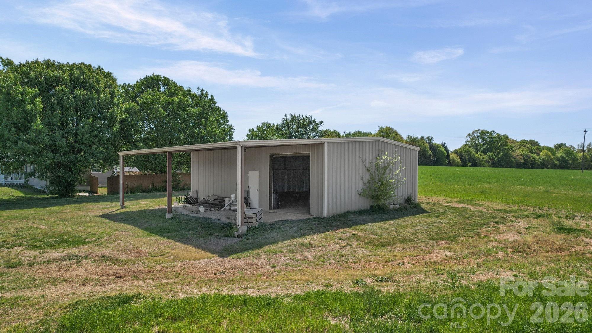 Single Family Residence at 144 Pops Lake Road, Statesville, photo 10 of 35