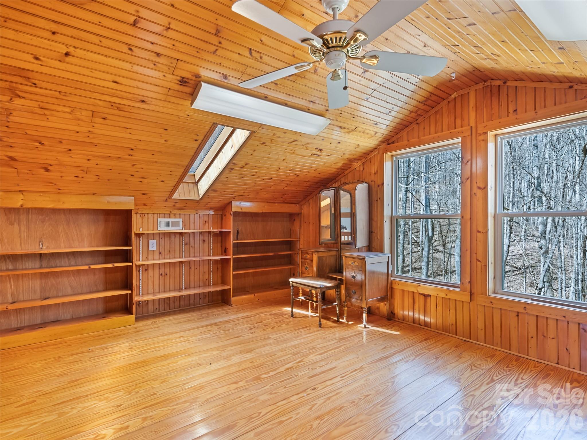 Loft/Office Space - 401 Tipstill Cove, Waynesville
